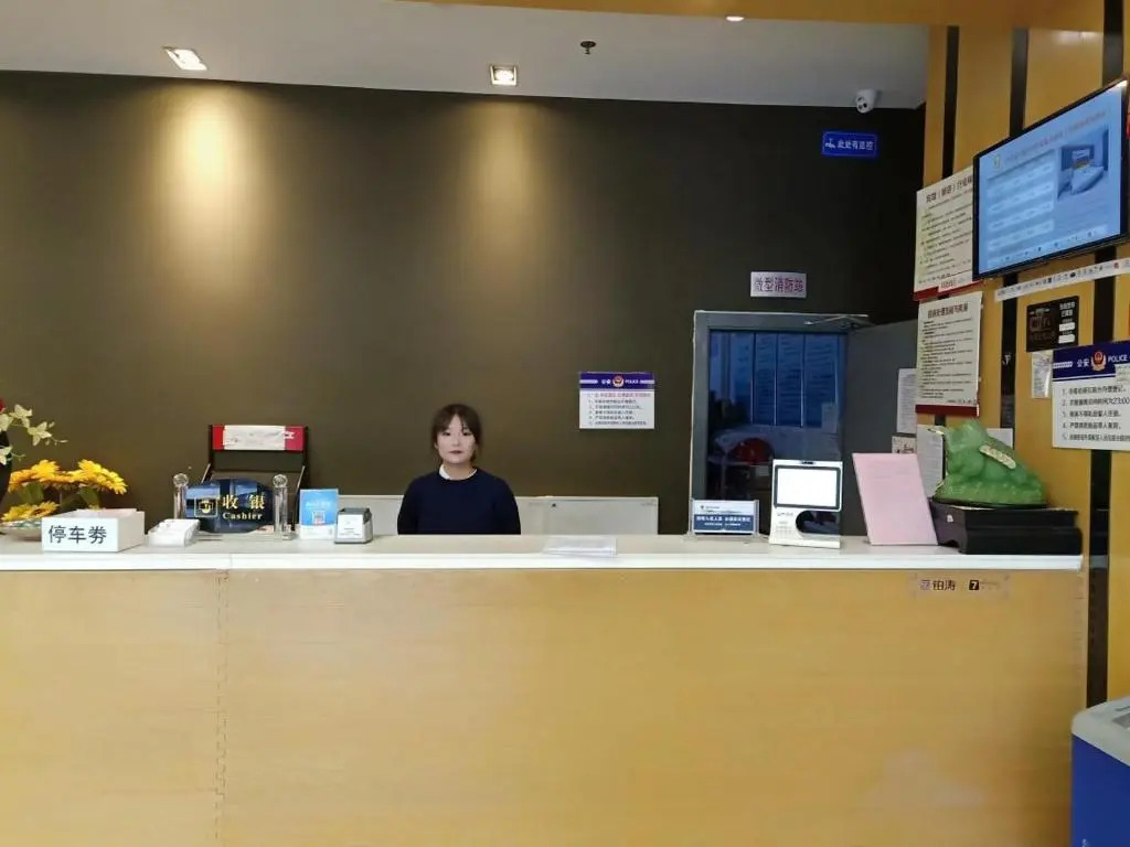 7Days Premium Linyi Hedong Caiyuan Square
