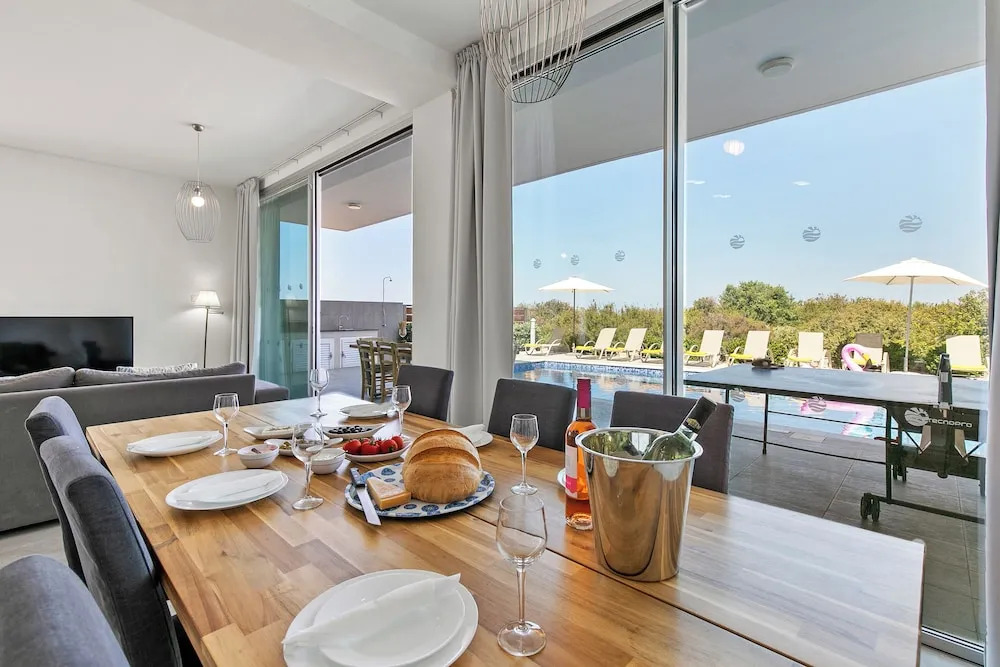 Sea Point Villas Coral Bay Luxury Private Pool villas walk to Beach 3 - 5 BDR in 1 resort