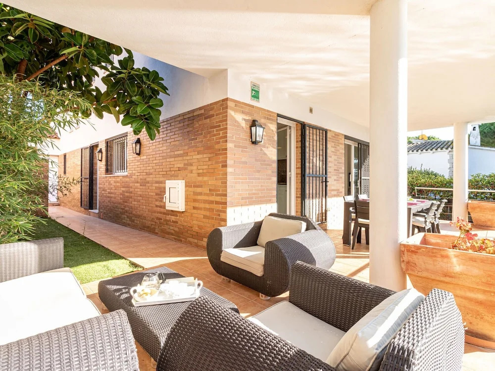 Stylish, Spacious Villa With Private Swimming Pool Walking Distance of the Beach