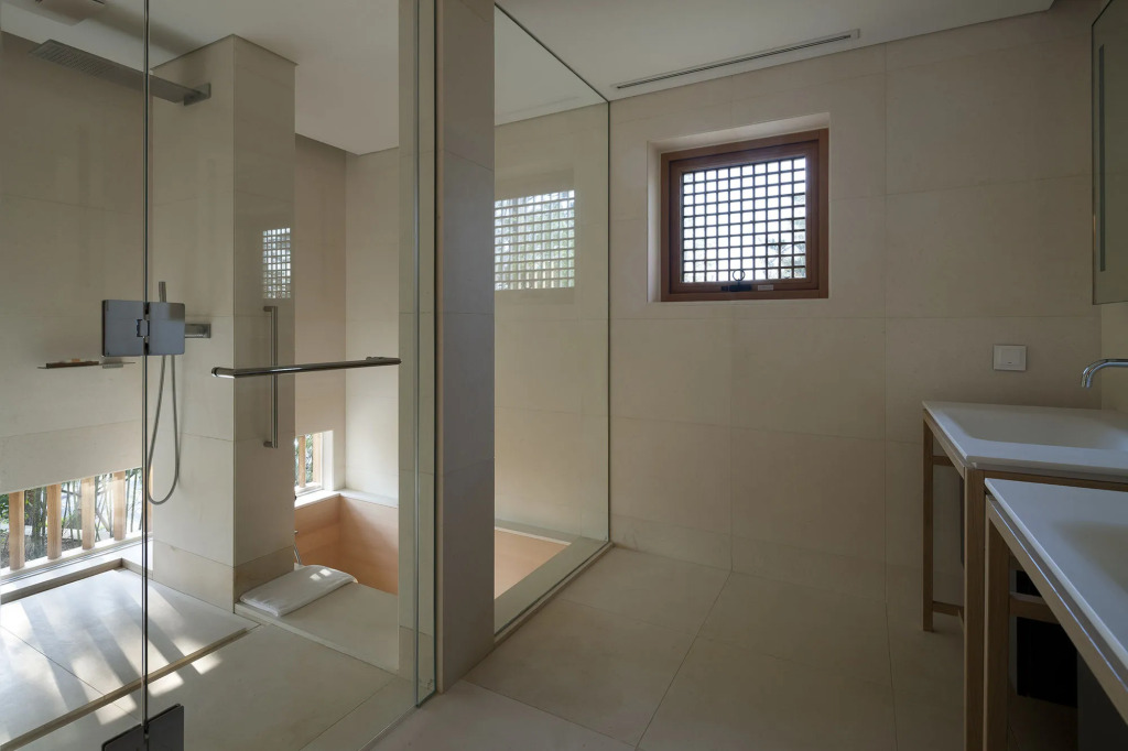SEAMARQ HOTEL