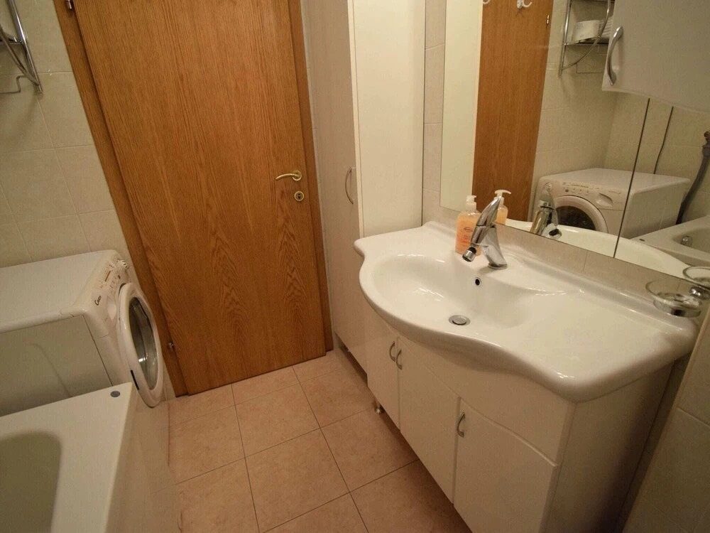 Spacious Apartment in Zadar With Balcony