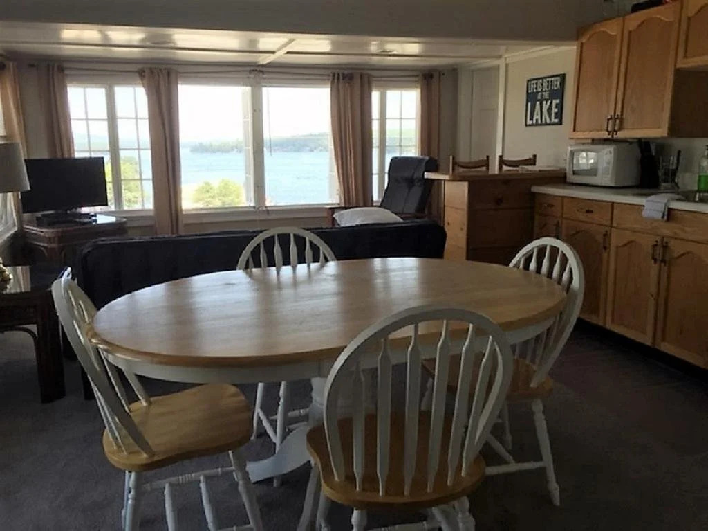 The Lakeview Inn & Cottages