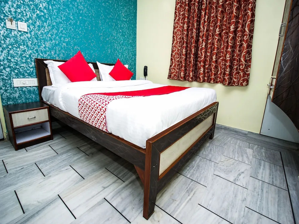 OYO 15242 Hotel Rathi Palace