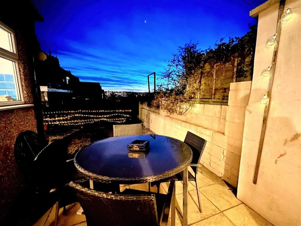 Contemporary Home in Friendly Easton
