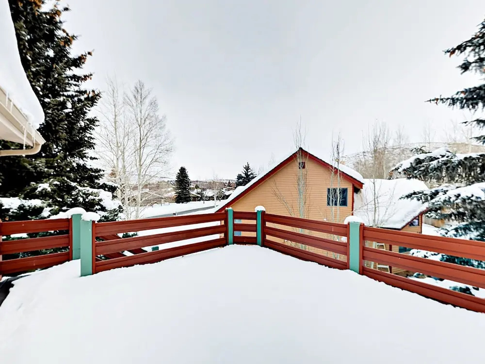 Large Near Shuttle To Slopes & Sundance 5 Bedroom Home