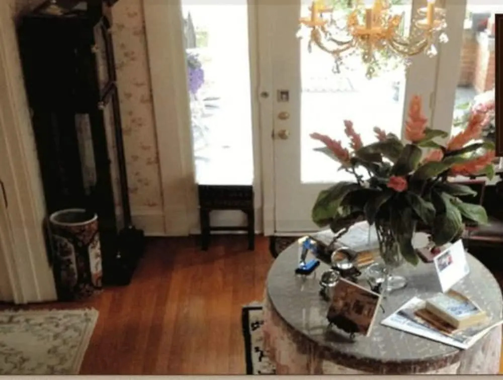 2439 Fairfield "A Bed and Breakfast"