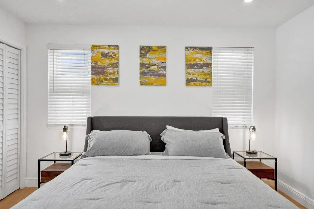 Newly Renovated 5br Villa with pool in Ft Lauderdale on the water