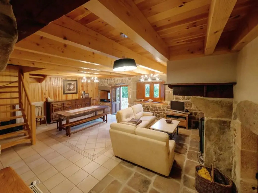 Gîte de Charme 6 Pers avec Jardin Clos à Montarcher - FR-1-496-11