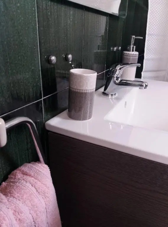 Comfortable 4th fl flat ideal for up to 8 people