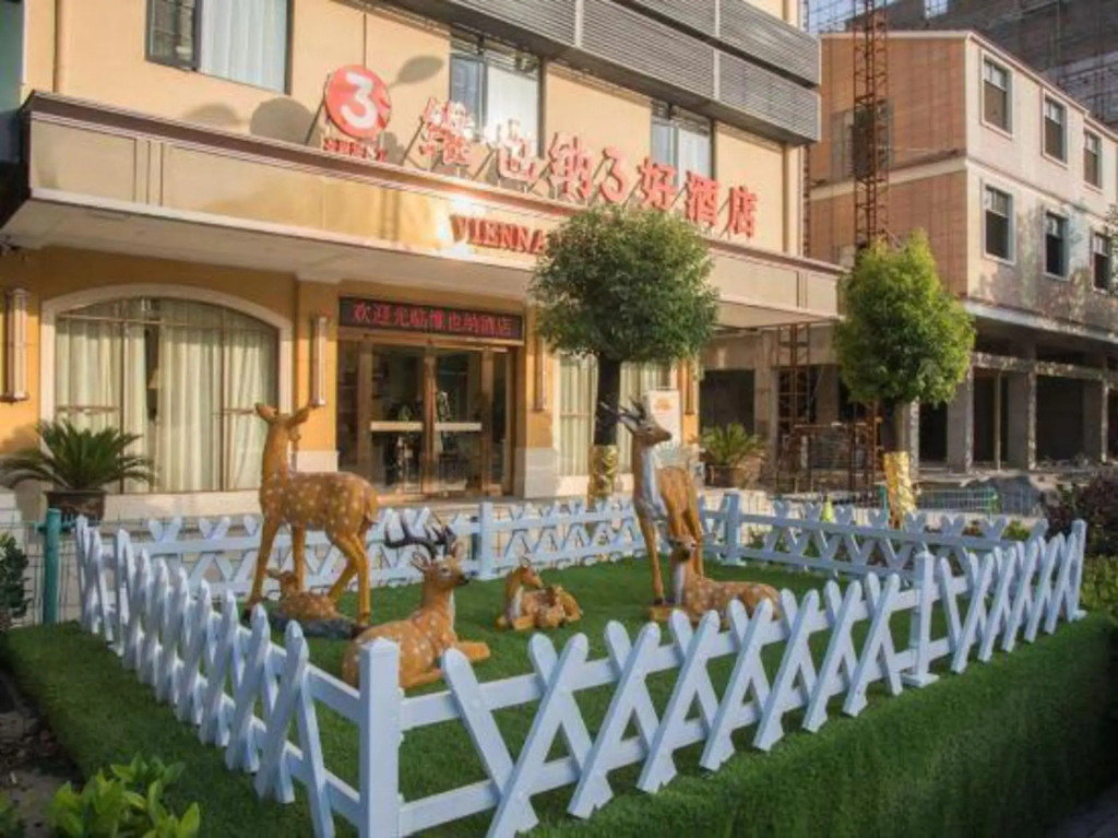 Vienna 3 best hotel (Tongshan county government)