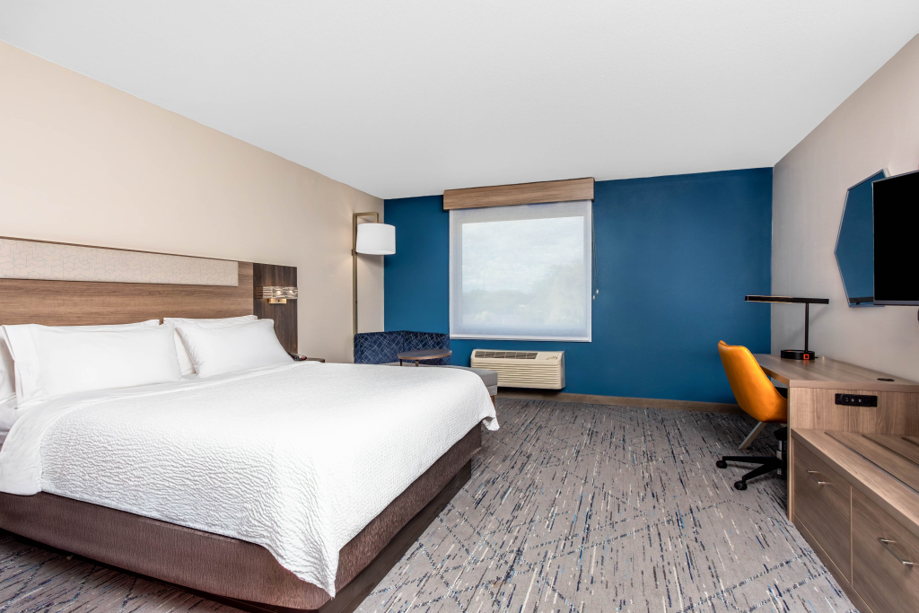Holiday Inn Express & Suites Lantana by IHG