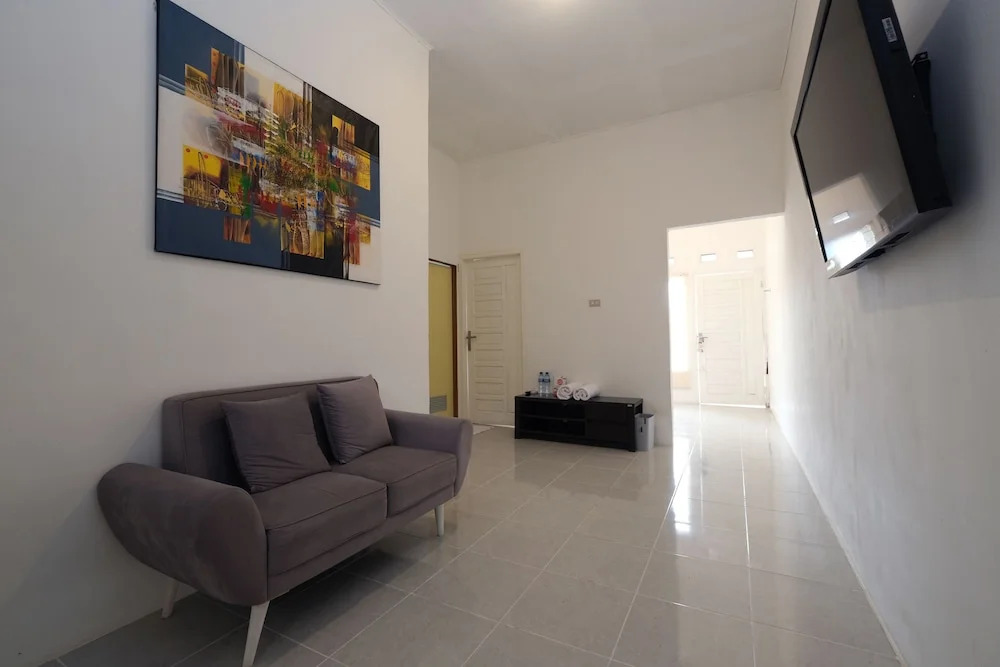 OYO 2551 Dewi Residence 2