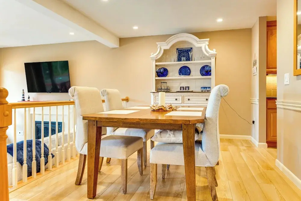 Waterfront Community: Lake Winnipesaukee Retreat!