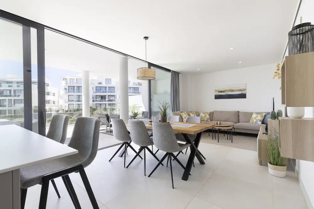 Stylish Apartment With Large Terrace in Higueron