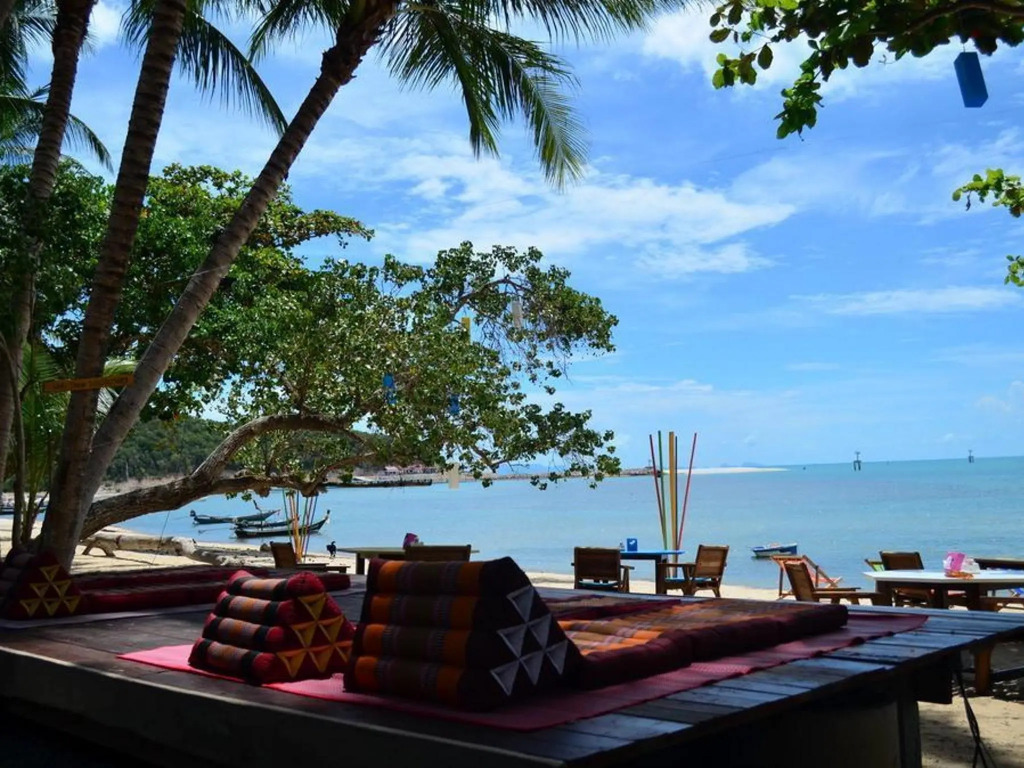 Think & Retro Cafe Lipa Noi Samui