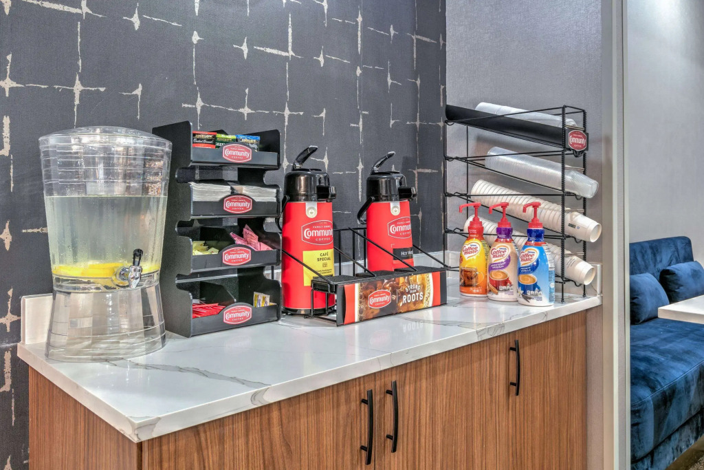 La Quinta Inn & Suites by Wyndham Decatur