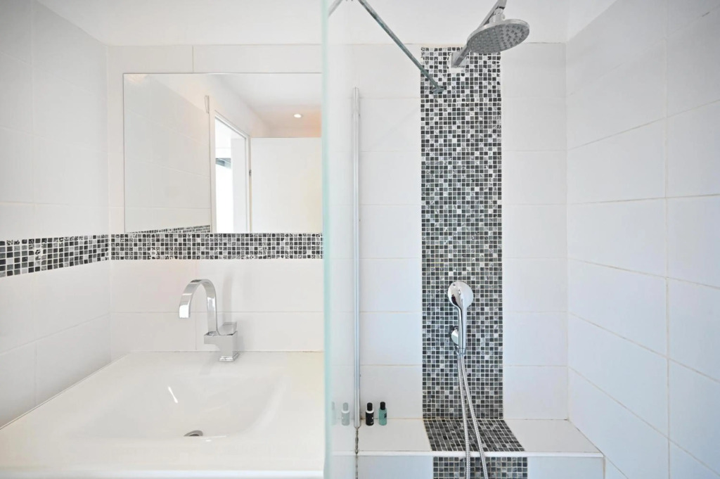 Amazing 2BR Duplex in the city center by HolyGuest