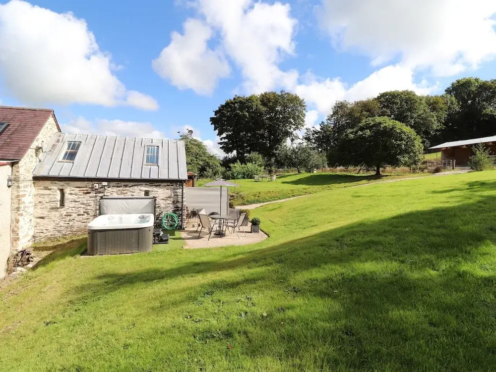 Y Felin at Coed Cadw