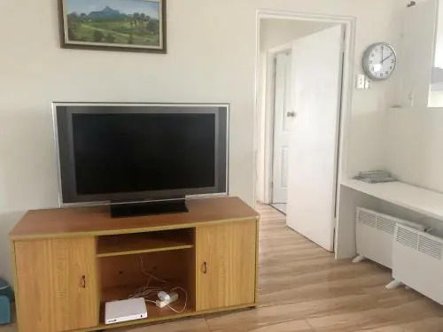 Convenient, Bright and Affordable 2 Bedroom Unit