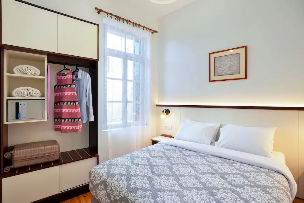 Silde Studios & Apartments