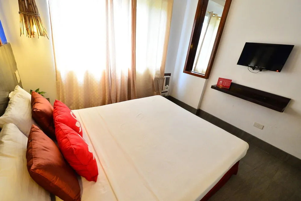 ZEN Rooms Station 1 White Beach
