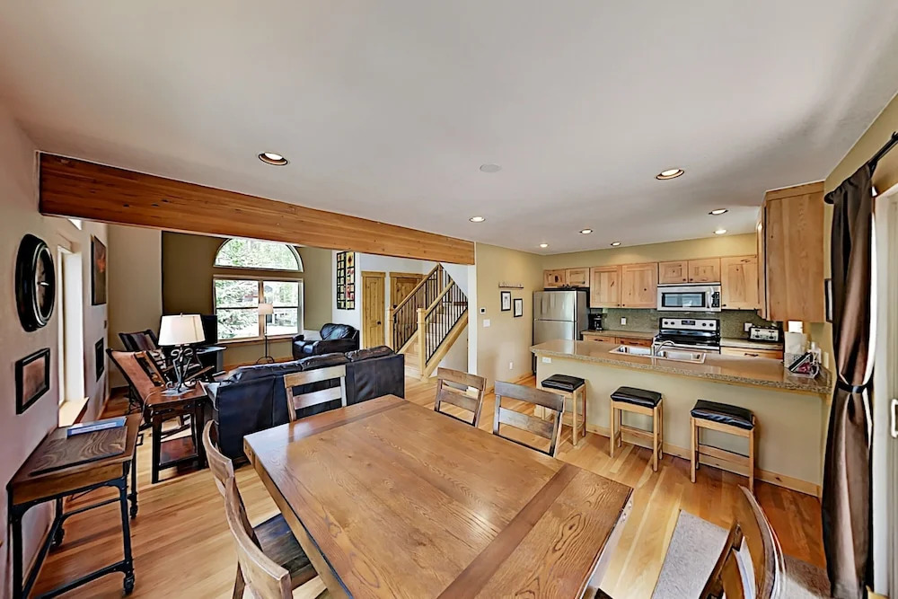 Walk To Main St. & Lifts! Deck W/ Private Hot Tub 3 Bedroom Townhouse