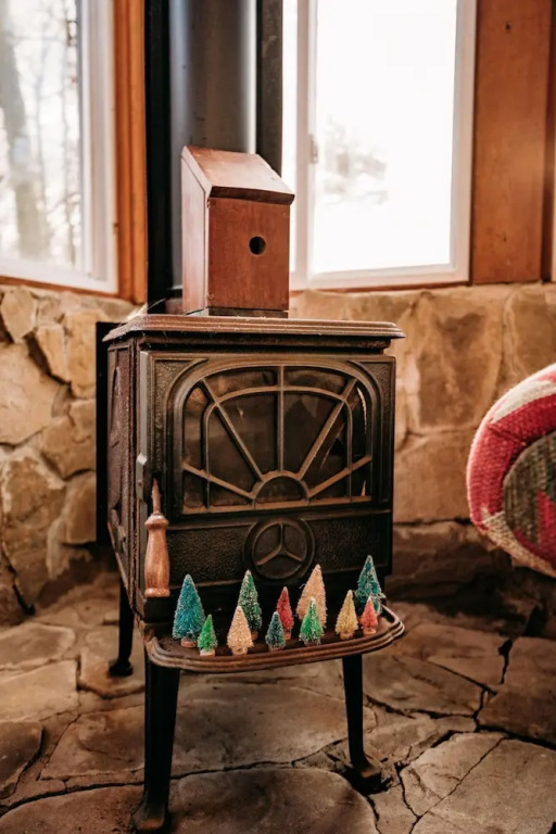 Lake Escape with 4-Season Porch & Charm