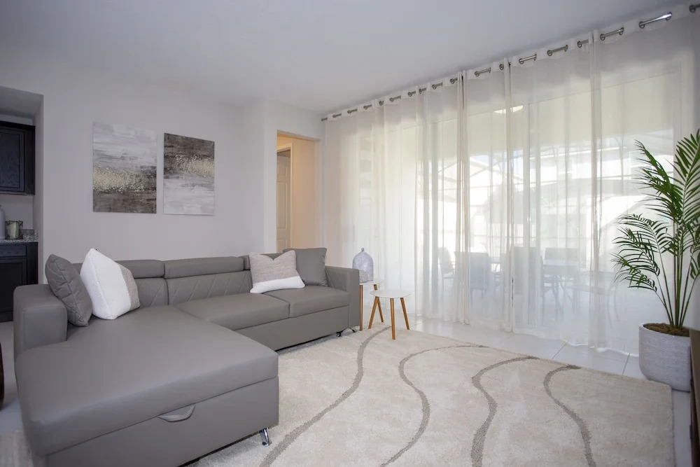 1596 Solara Resort 61820/62201
