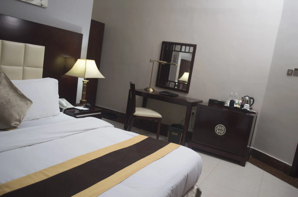 GrandBee Suites