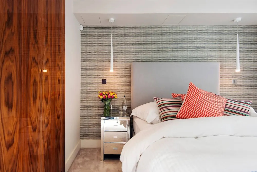 The Bohemian Rhapsody- Garden Apartment in Hampstead - by Out of Office Lifestyle