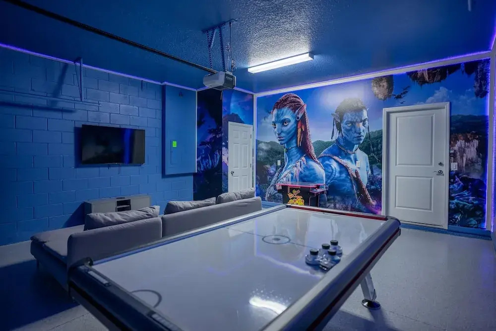 Fun and Relax 10 Bed Home Pool Themed Rooms