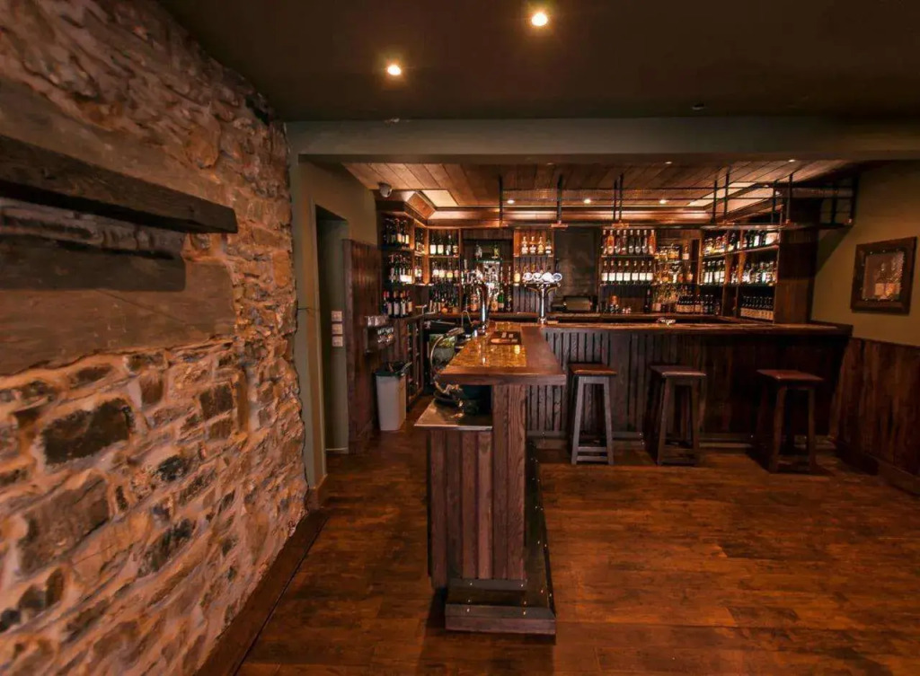Lochside Hotel