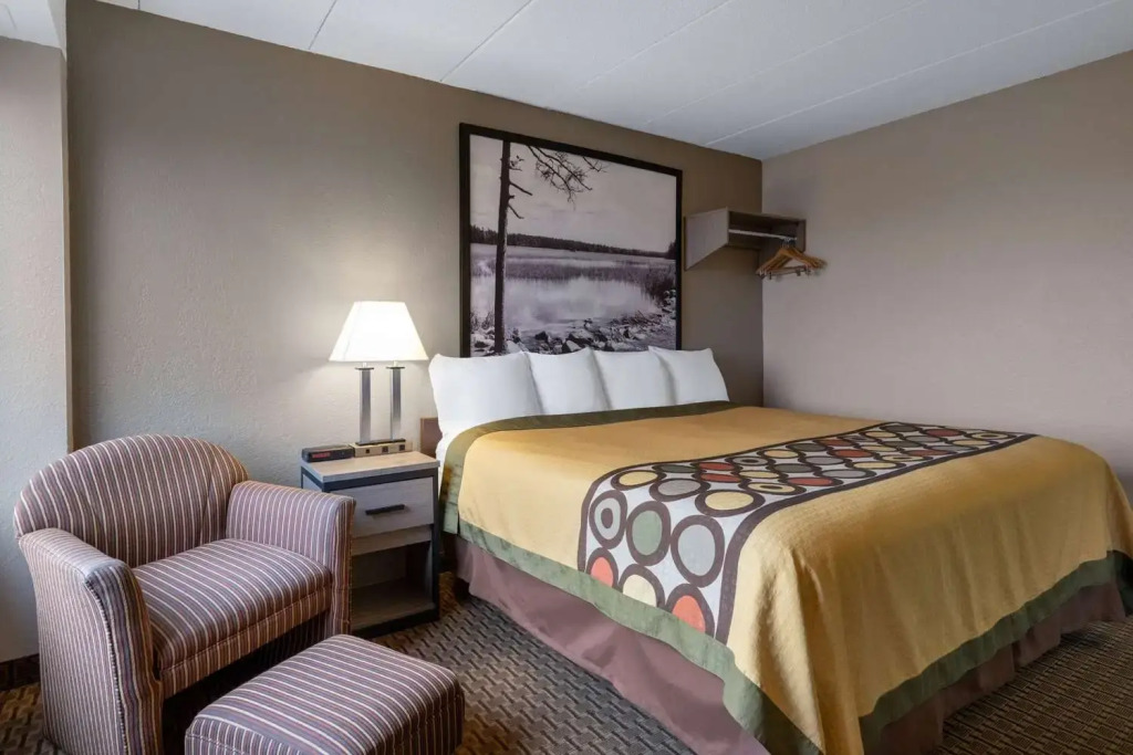 Super 8 by Wyndham Owatonna