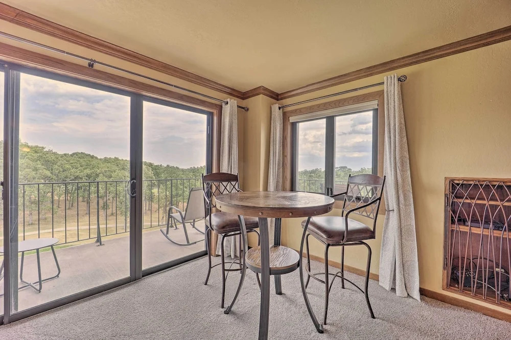 Golf Course & Lake Views: Cozy Afton Condo!