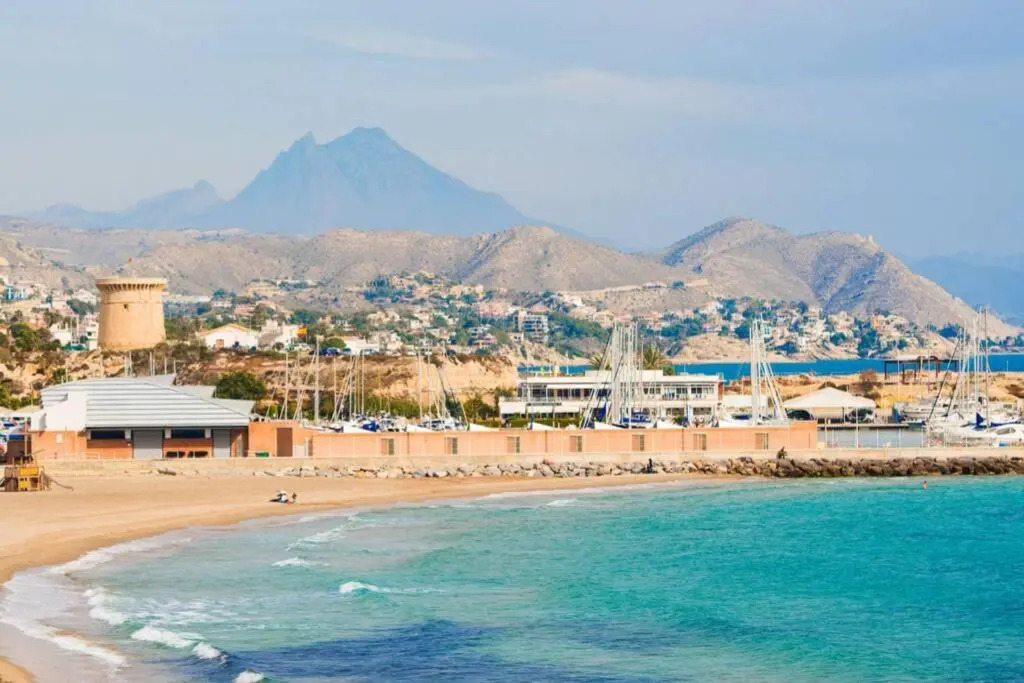 Happy Holiday Home! 2 pools - Walk to Town & Beach