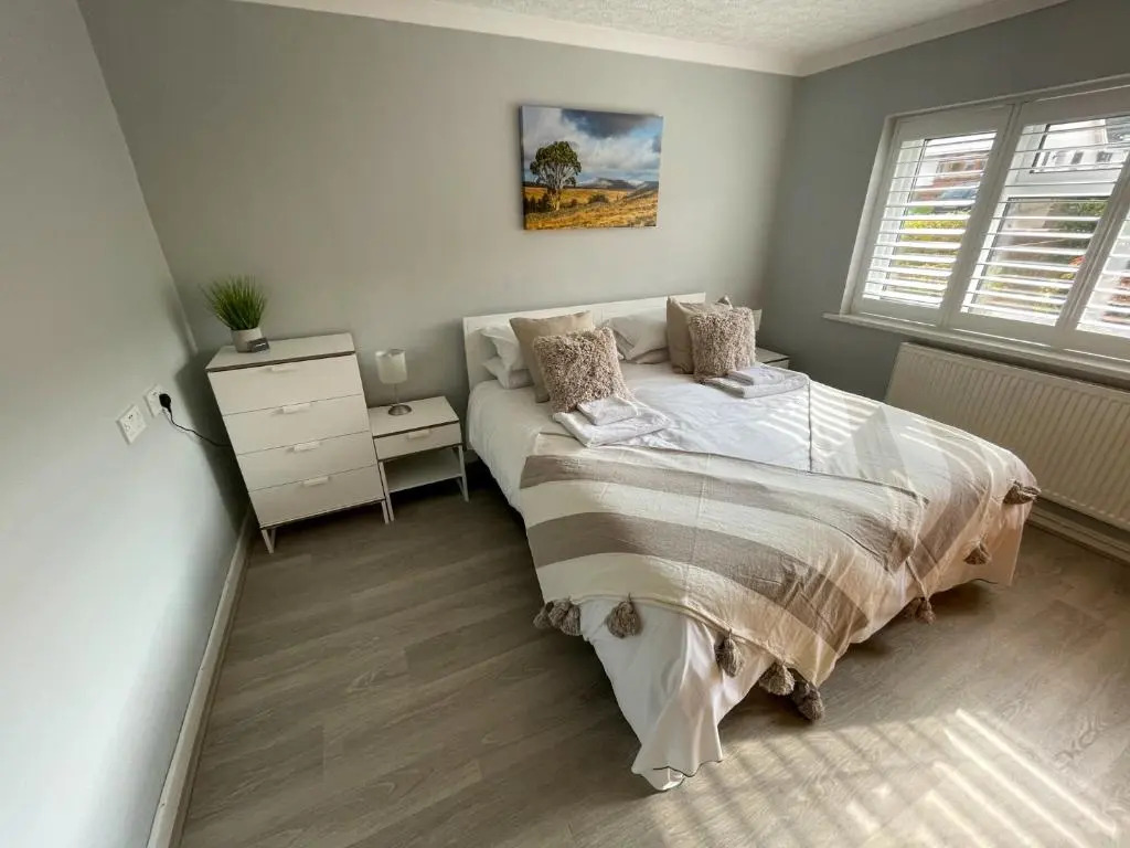 Large family Bungalow, parking & Bike Store BPW