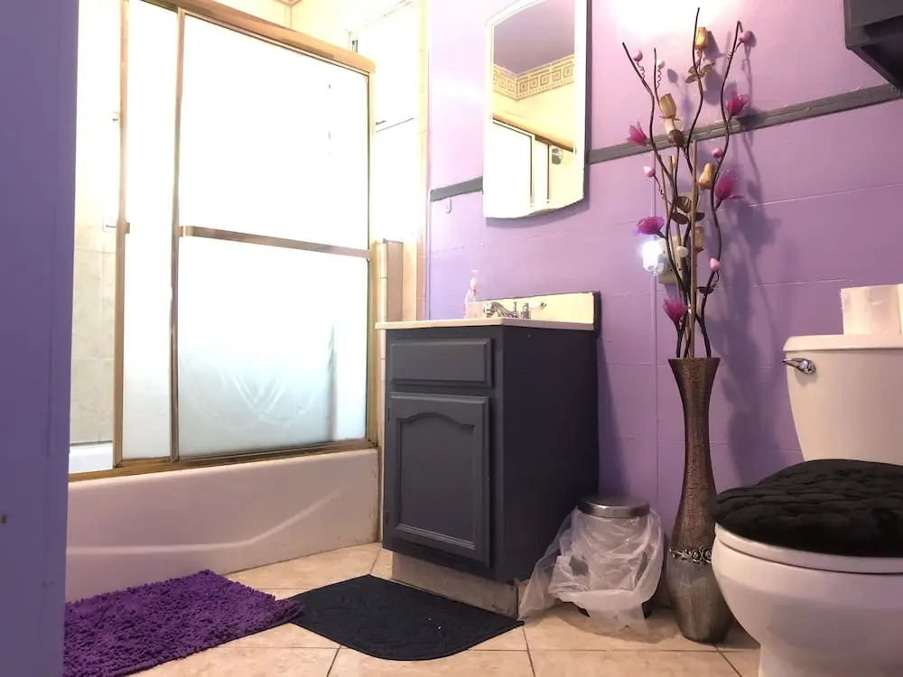 Hollywood Budget Guest Rooms