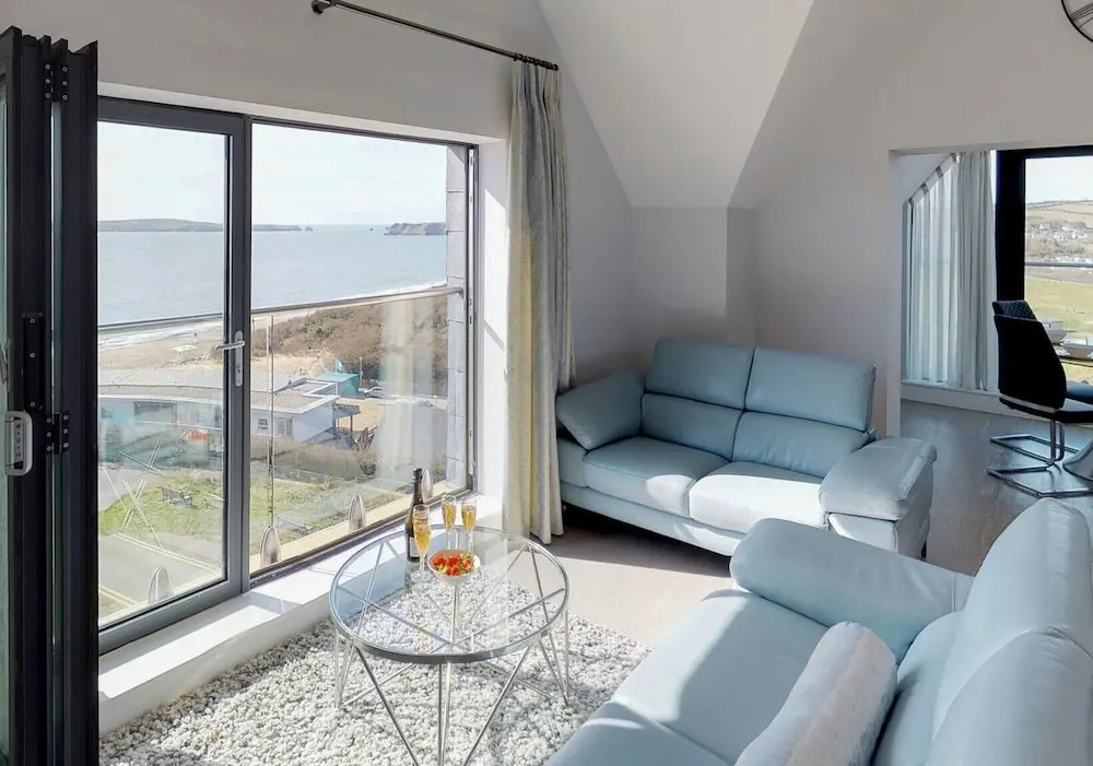 14 Waterstone House, Penthouse, Tenby