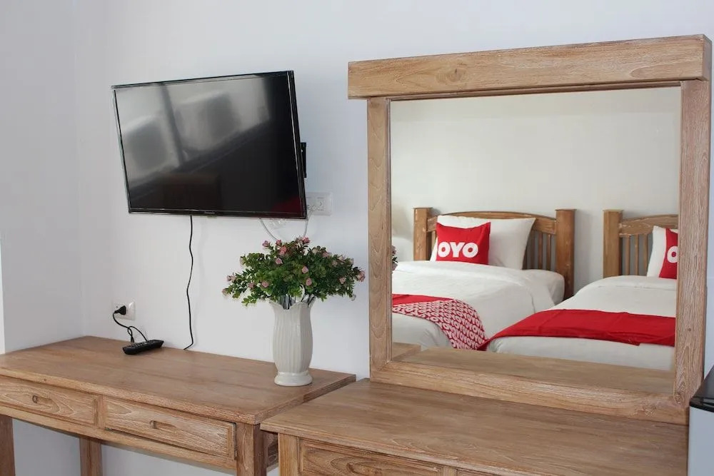 OYO 75409 Premium The Family Hotel