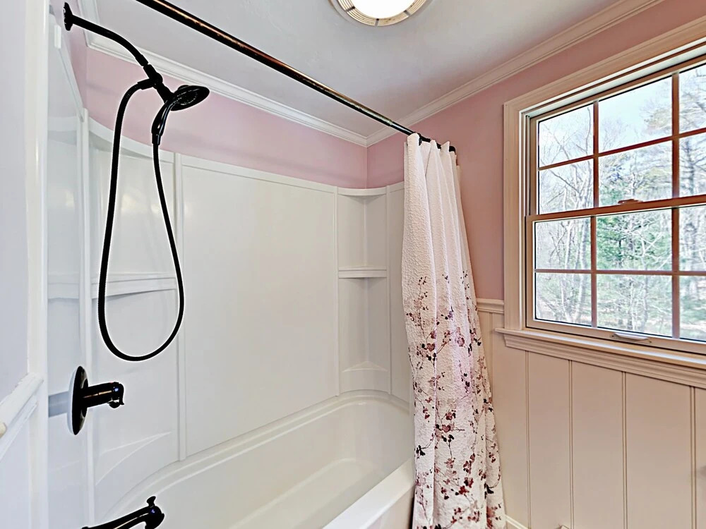 Quiet Family - 4 Br Home