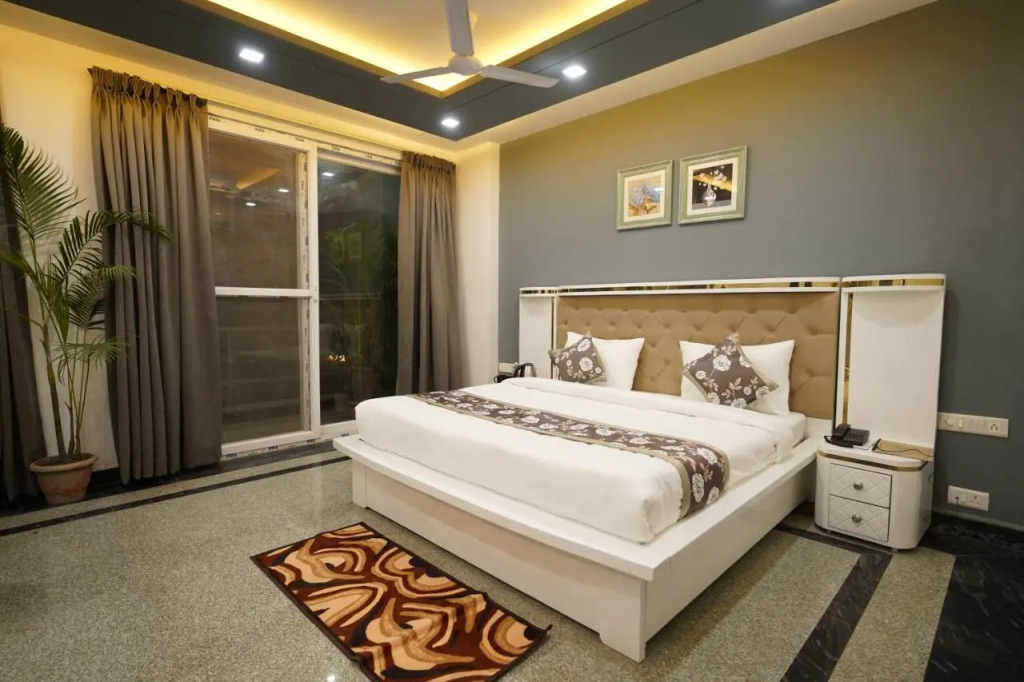 Posh Garden Inn Artemis Hospital Road Gurgaon