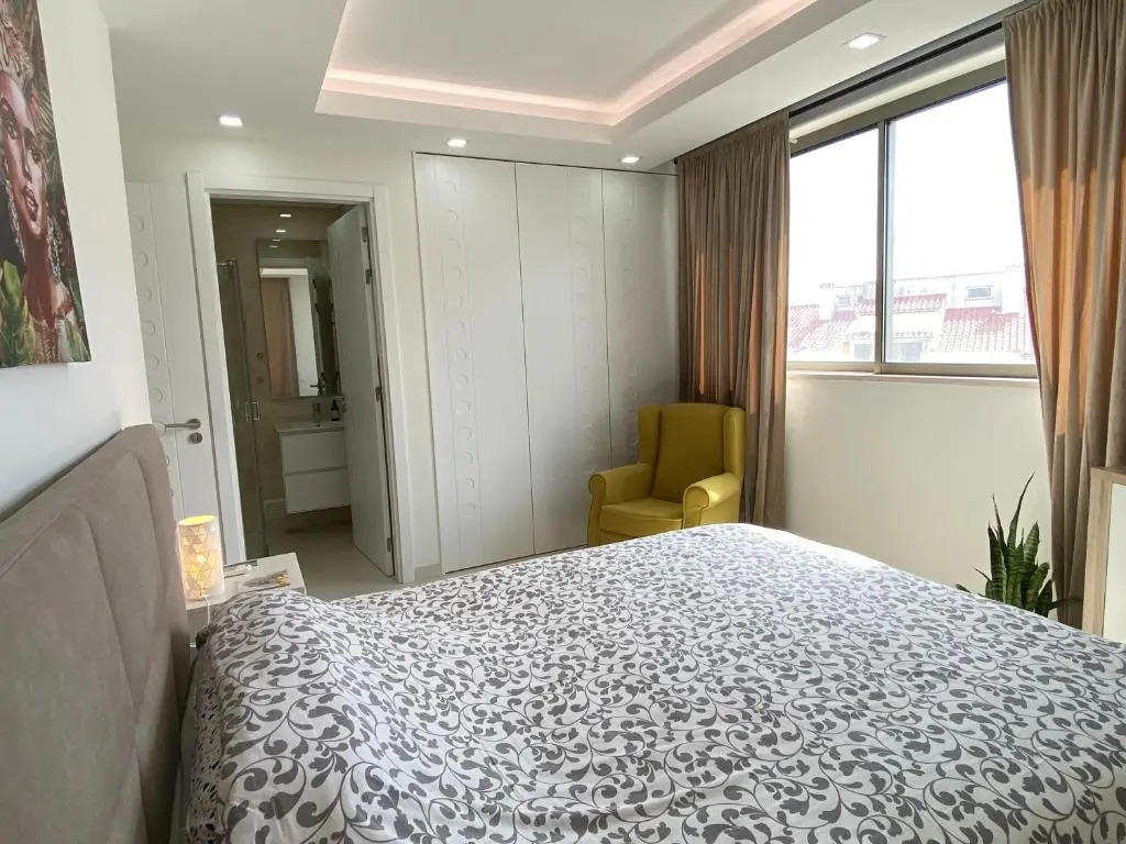 Bay View One, Stunning 3 bed condo with sea view & rooftop pool