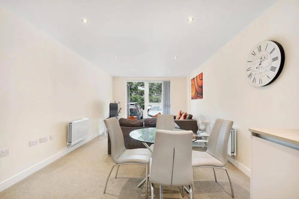 Alder House Serviced Apartment by Ferndale