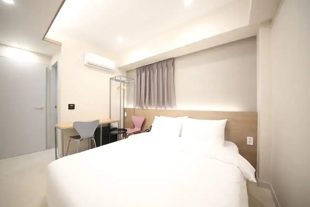 Calm Rest Hotel Masan