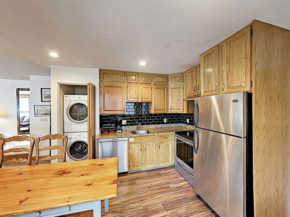 New Listing! Tamarack W/ Pool & Hot Tubs 4 Bedroom Townhouse