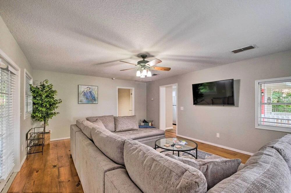 Cozy Ocala Home w/ Porch < 1 Mi to Downtown!