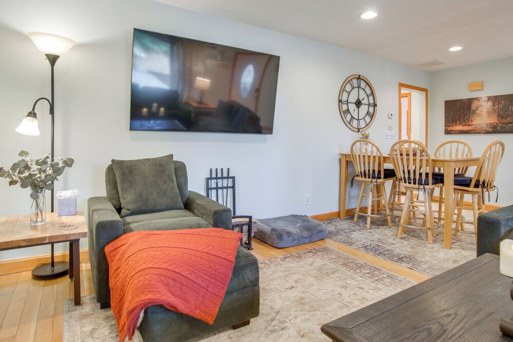 Walk to Sagamore Beach! Curated + Spacious Cottage