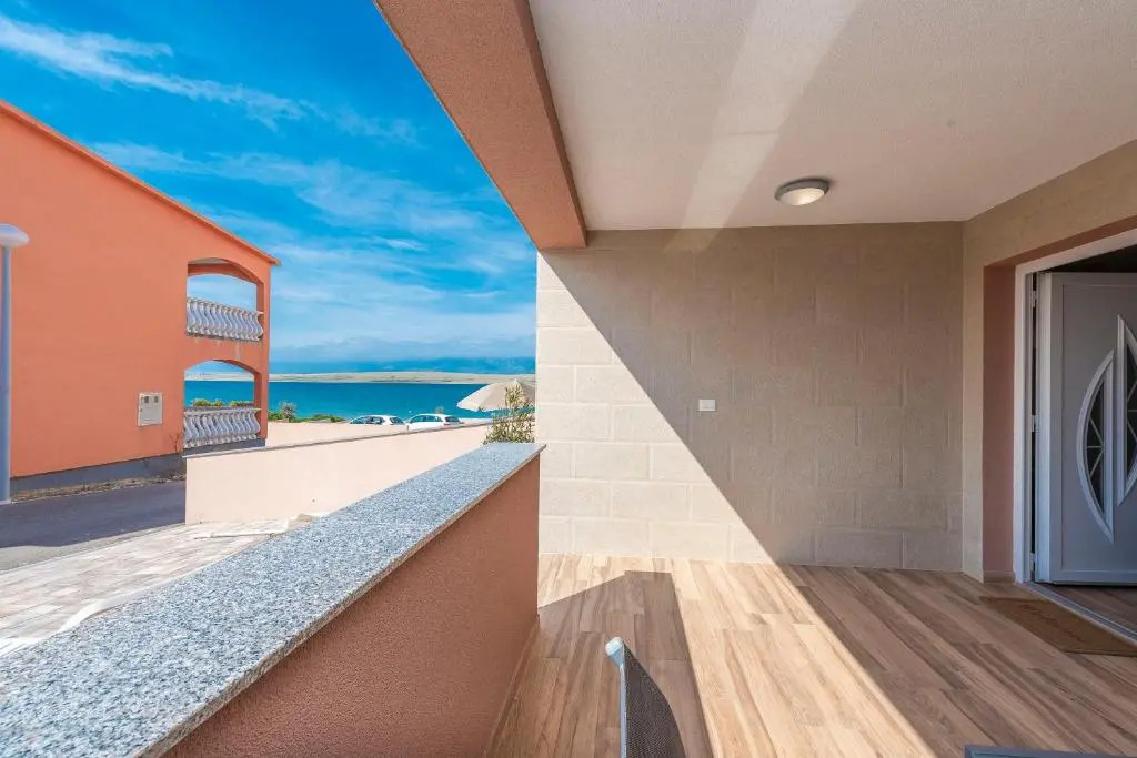 LUXURY APARTMENTS - LA VIR 1 & 2
