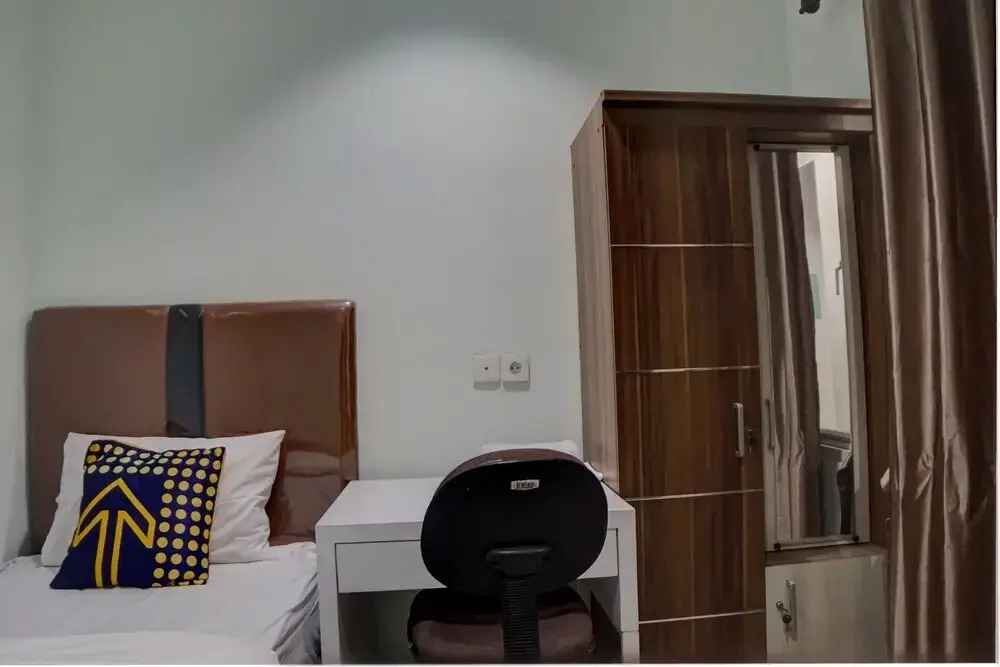 RedDoorz Hostel at FInest Medan