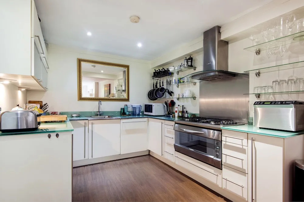 Prestigious Putney home by the River Thames